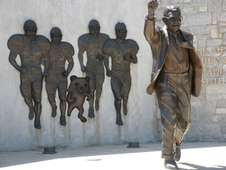 pedo_statue_paterno_1.jpg