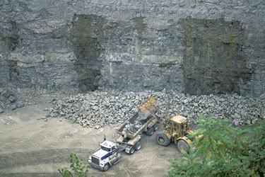[Image: gravel_aggregate_quarry.jpg]