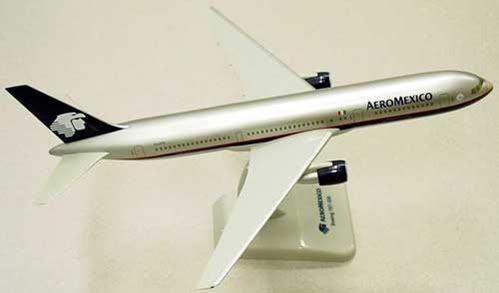 http://i465.photobucket.com/albums/rr20/up2dsky89/Hogan/AeroMexicoB767.jpg