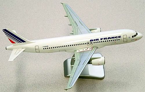 http://i465.photobucket.com/albums/rr20/up2dsky89/Hogan/AirFranceA320.jpg