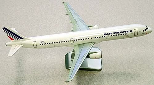 http://i465.photobucket.com/albums/rr20/up2dsky89/Hogan/AirFranceA321.jpg