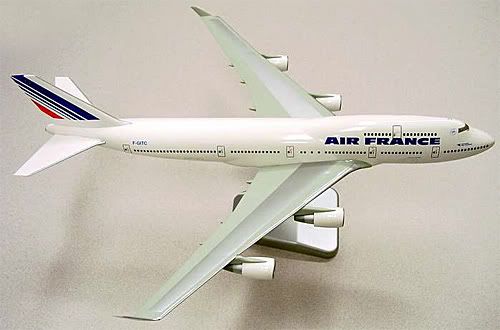 http://i465.photobucket.com/albums/rr20/up2dsky89/Hogan/AirFranceB747-400.jpg