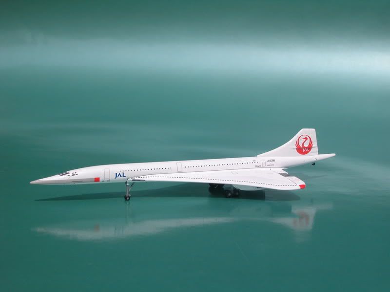 http://i465.photobucket.com/albums/rr20/up2dsky89/Phoenix/JALConcorde.jpg
