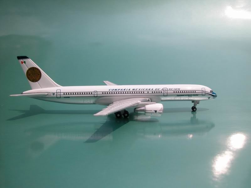 http://i465.photobucket.com/albums/rr20/up2dsky89/Phoenix/MexicanaB757.jpg