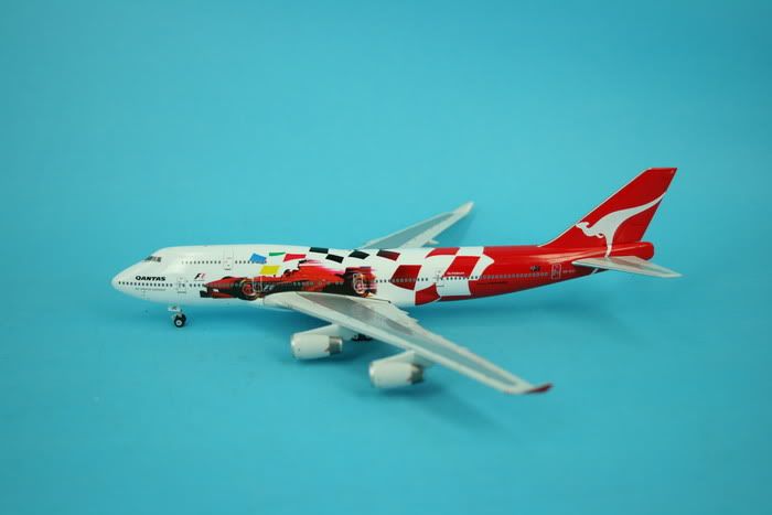 http://i465.photobucket.com/albums/rr20/up2dsky89/Phoenix/QantasF-1.jpg