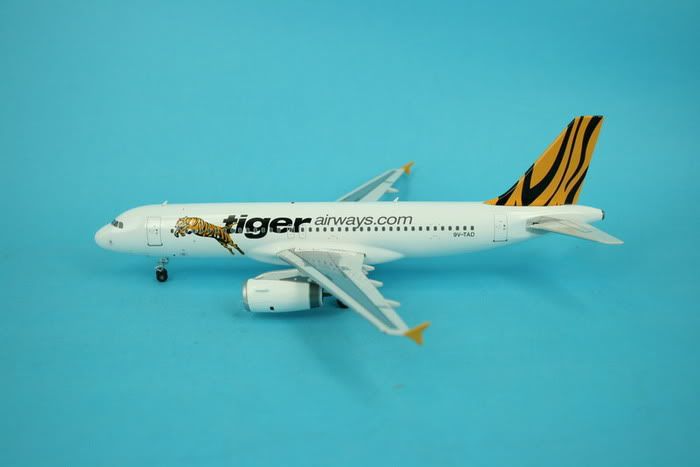 http://i465.photobucket.com/albums/rr20/up2dsky89/Phoenix/TigerAirwaysA320.jpg